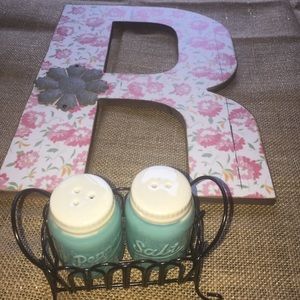 Salt and pepper shaker - farmhouse style- offer up